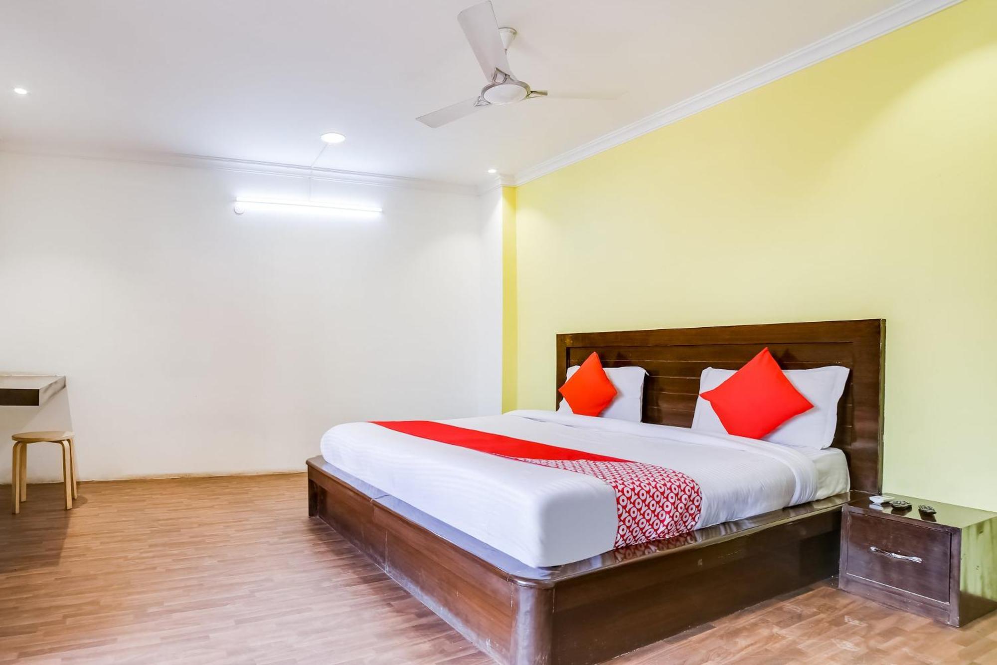 Hotel O Carol Garden Delhi  Exterior photo