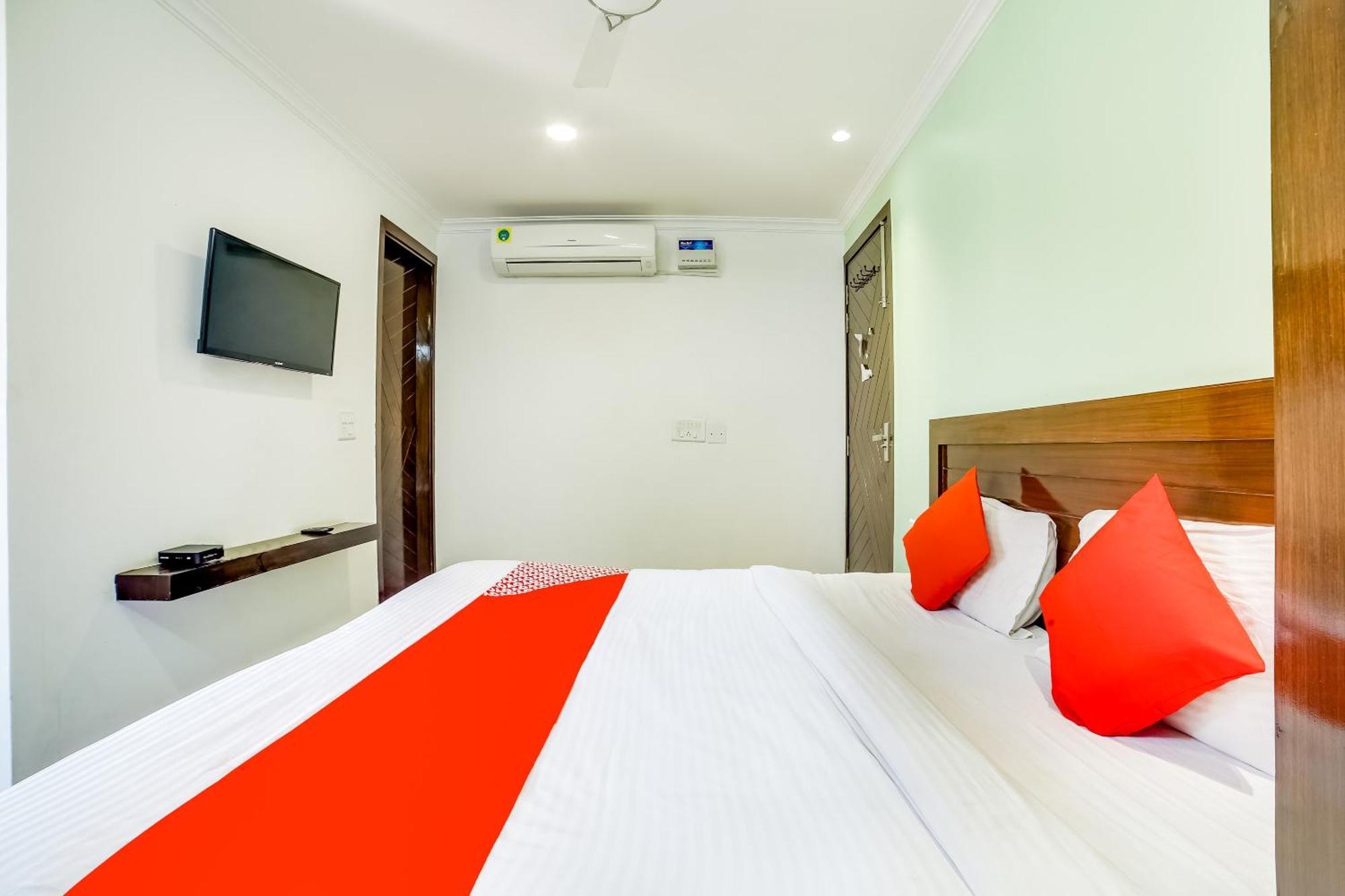 Hotel O Carol Garden Delhi  Exterior photo